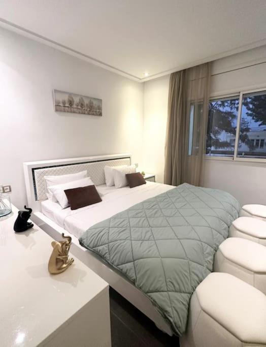 Luxurious 3 Beds Agdal Apartment Рабат Екстериор снимка