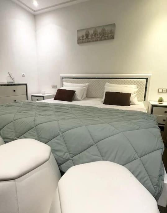 Luxurious 3 Beds Agdal Apartment Рабат Екстериор снимка